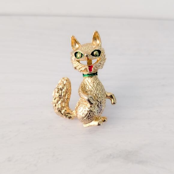 Vintage Jewelry - Vintage Brooch / Vintage Pin Gold Tone Fox Brooch - Cute